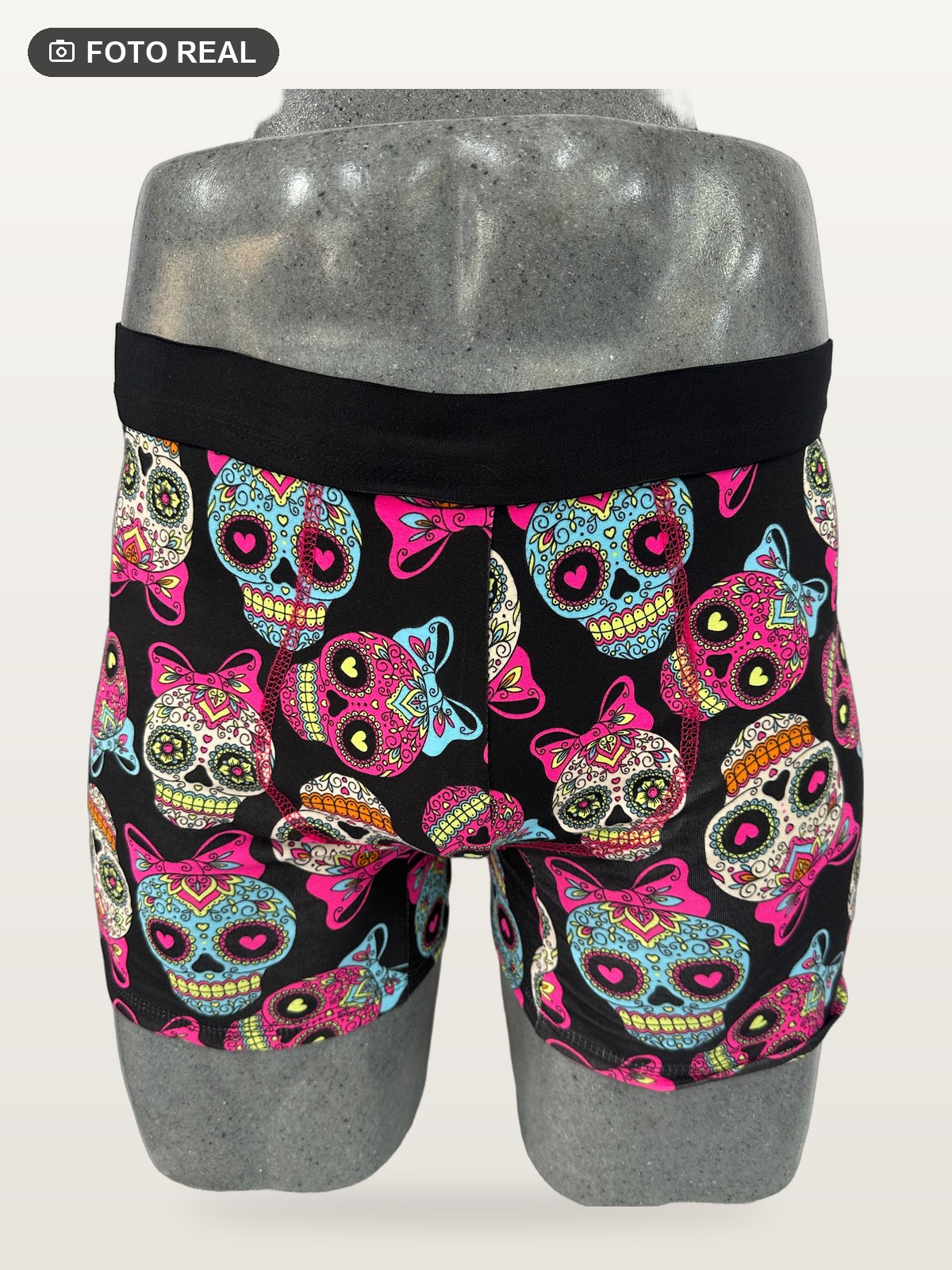 Boxer Brief Talla Grande color Catrinas Fondo Negro, foto real