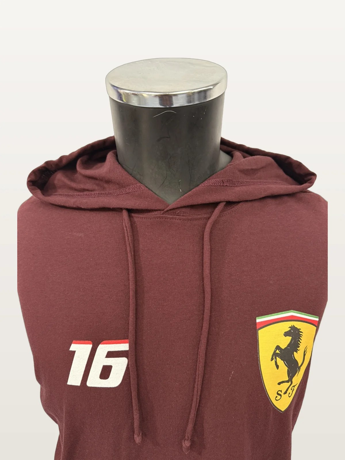 Sudadera Con Capucha De Autos color Vino, foto real