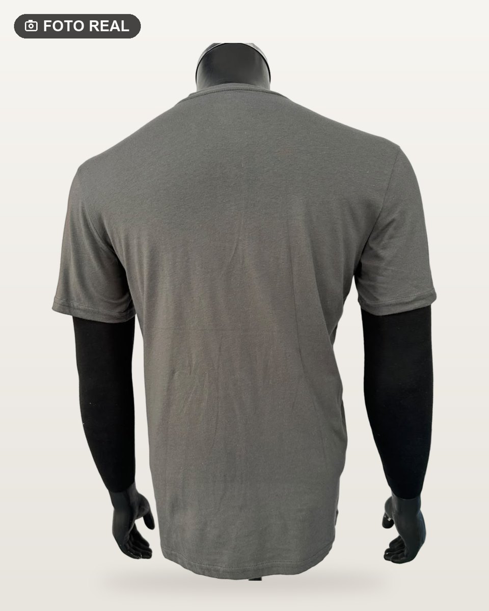 Playera Polo Cuello Chino Gris Oscuro vista 3
